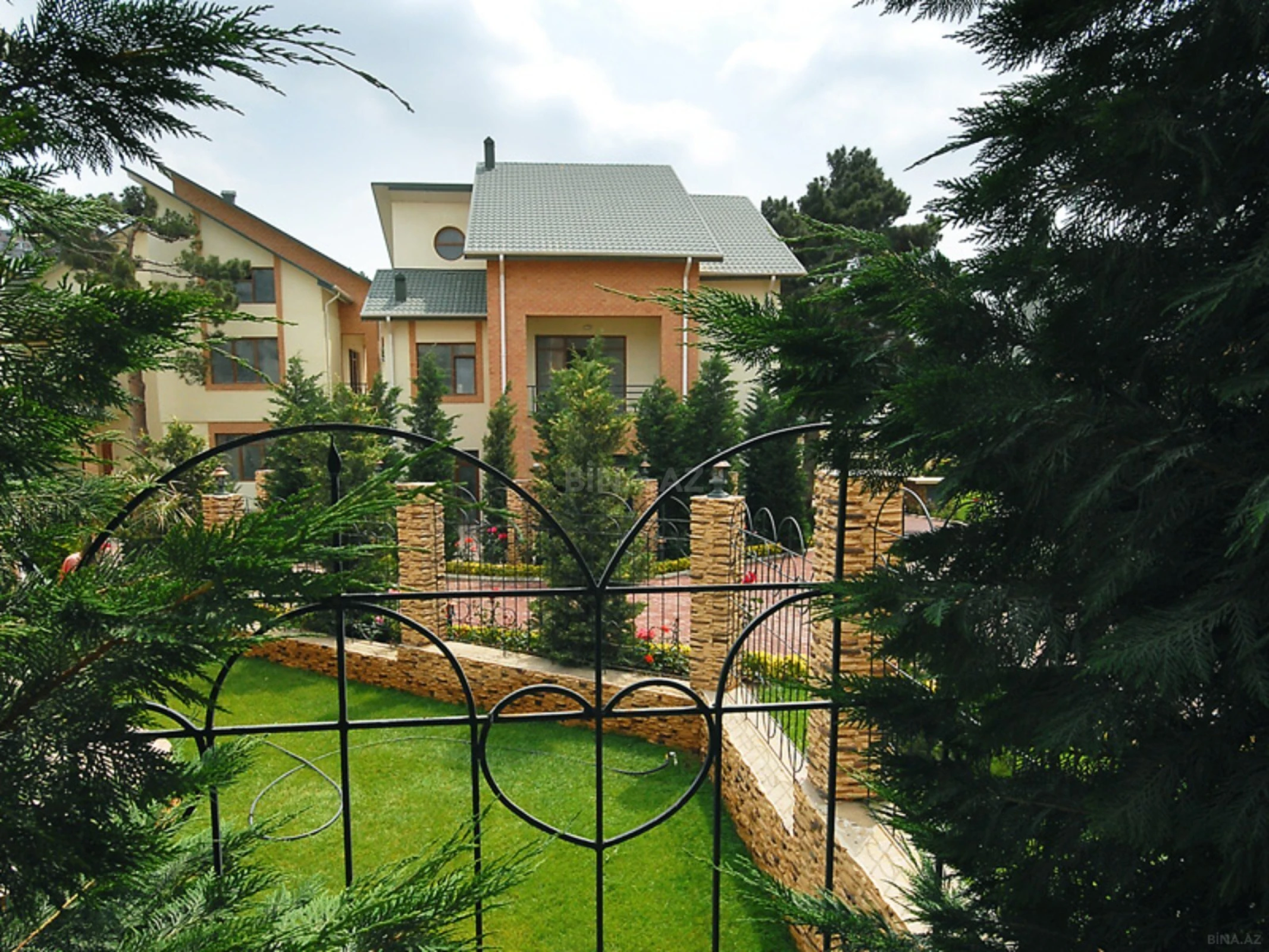 Satılır 3 otaqlı mənzil 150 m²