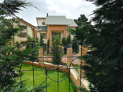 Satılır 3 otaqlı mənzil 150 m² — Bakı, 8-ci kilometr 3 otaq 150.00 m²