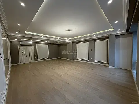 Satılır 4 otaqlı mənzil 242 m²