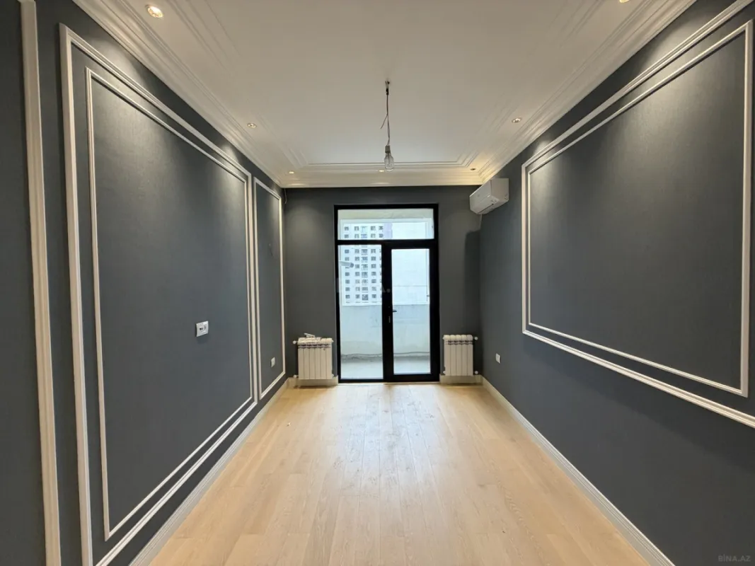 Satılır 4 otaqlı mənzil 242 m²
