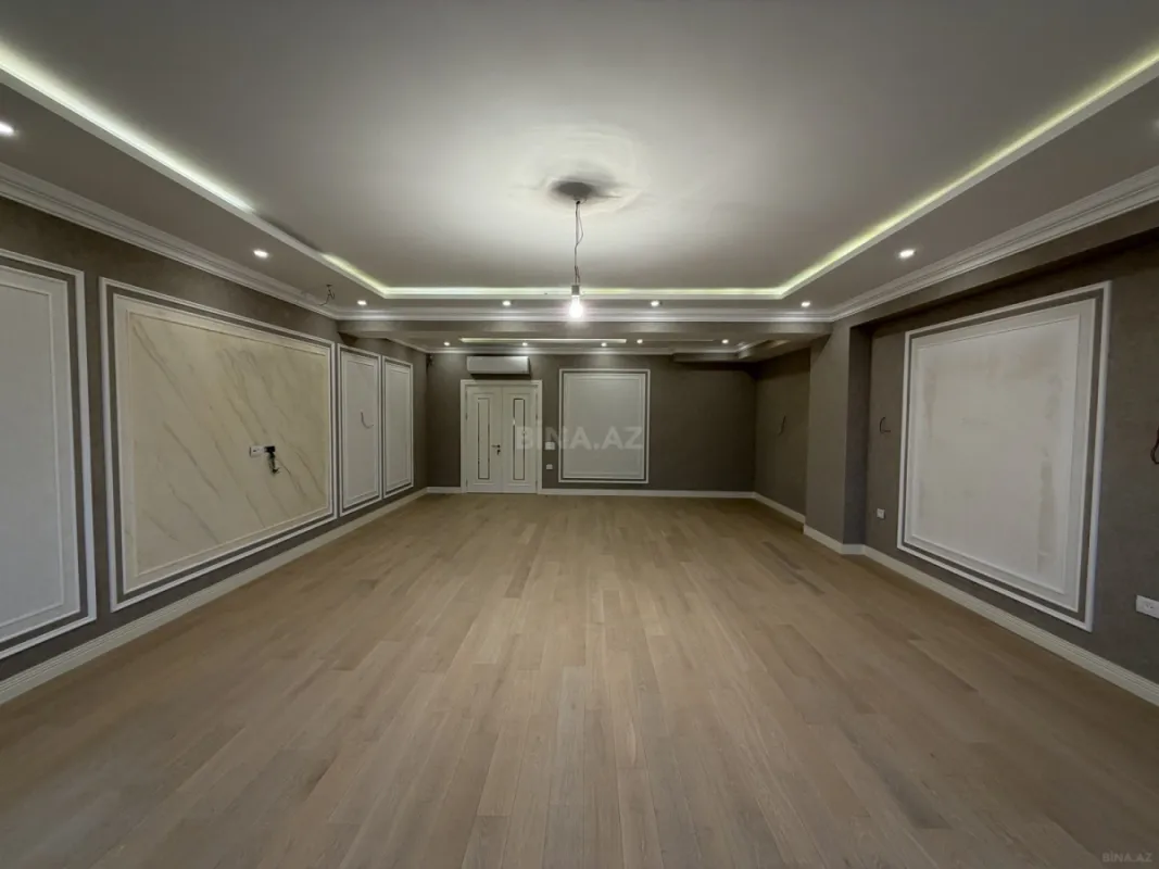 Satılır 4 otaqlı mənzil 242 m²