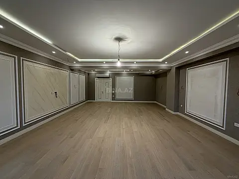 Satılır 4 otaqlı mənzil 242 m²