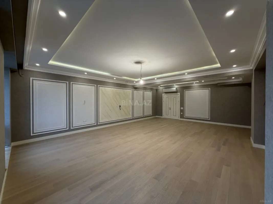 Satılır 4 otaqlı mənzil 242 m²