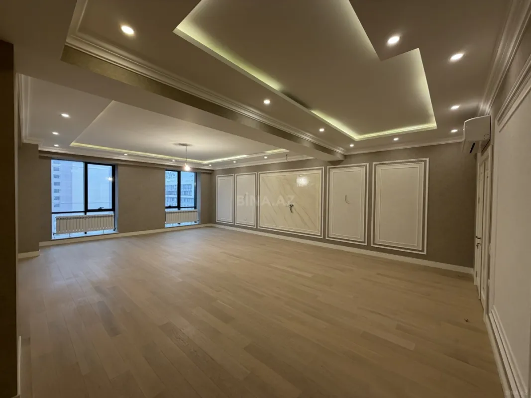 Satılır 4 otaqlı mənzil 242 m²