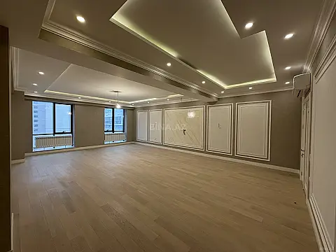 Satılır 4 otaqlı mənzil 242 m²
