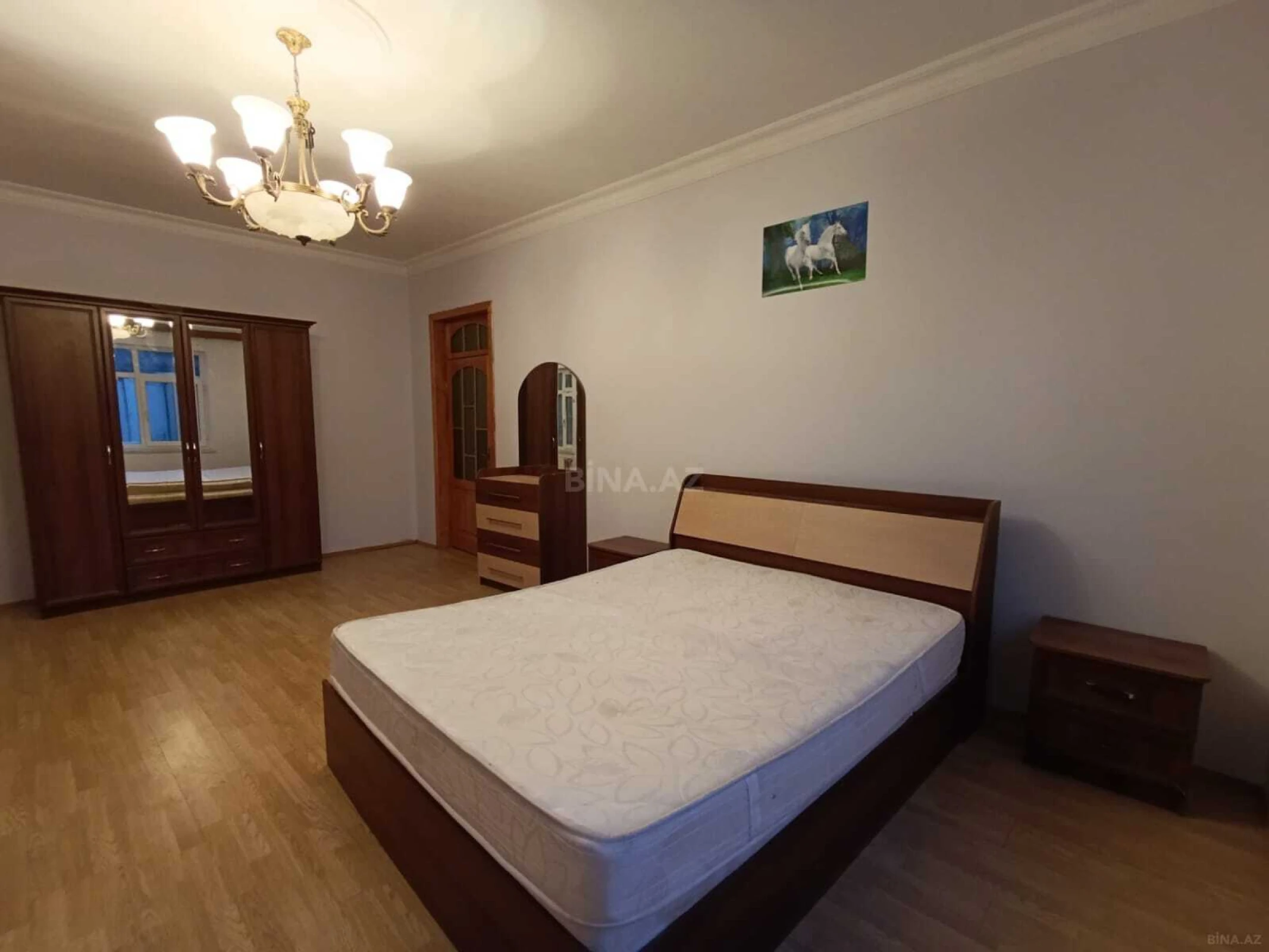Satılır 6 otaqlı həyət evi 197 m²