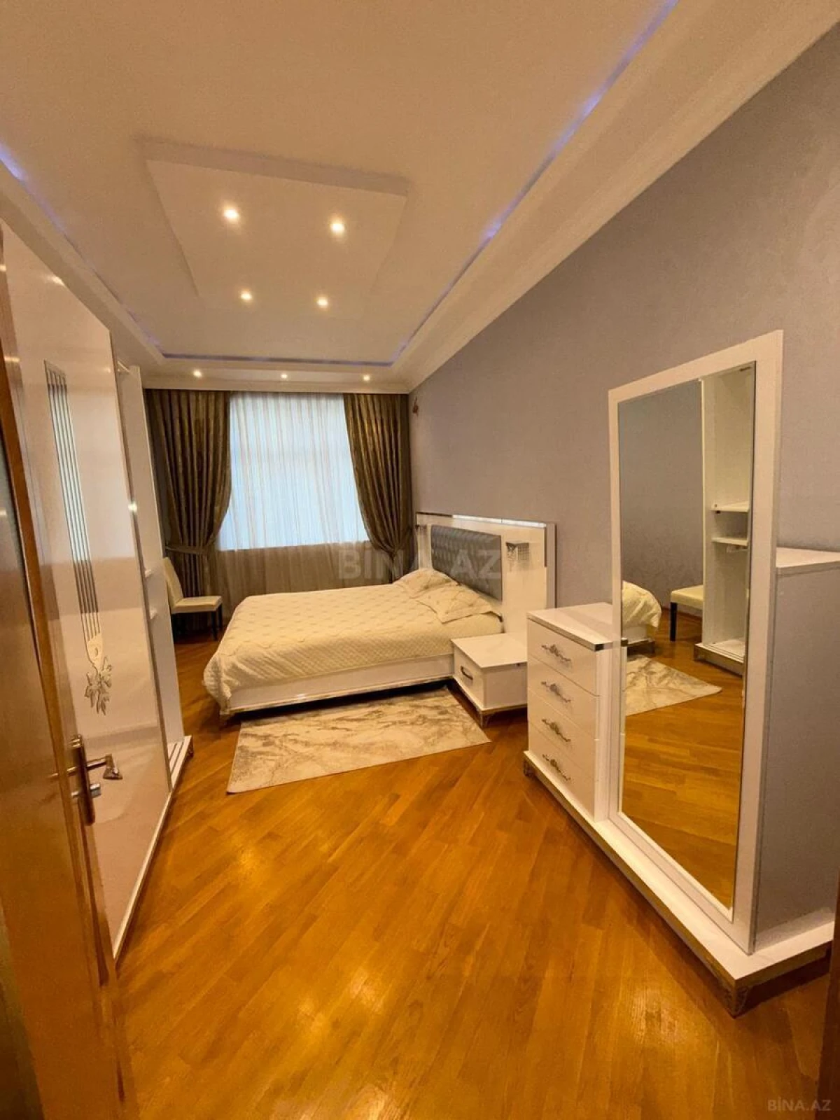Kirayə verilir 3 otaqlı mənzil 115 m²