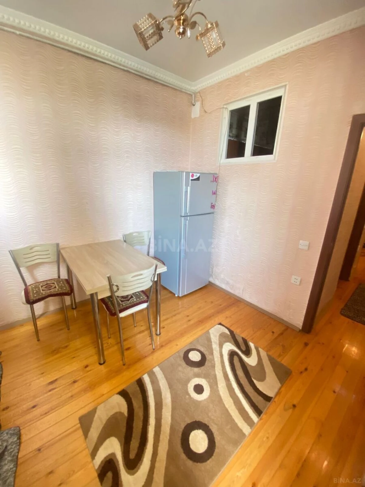 Kirayə verilir 2 otaqlı mənzil 80 m²