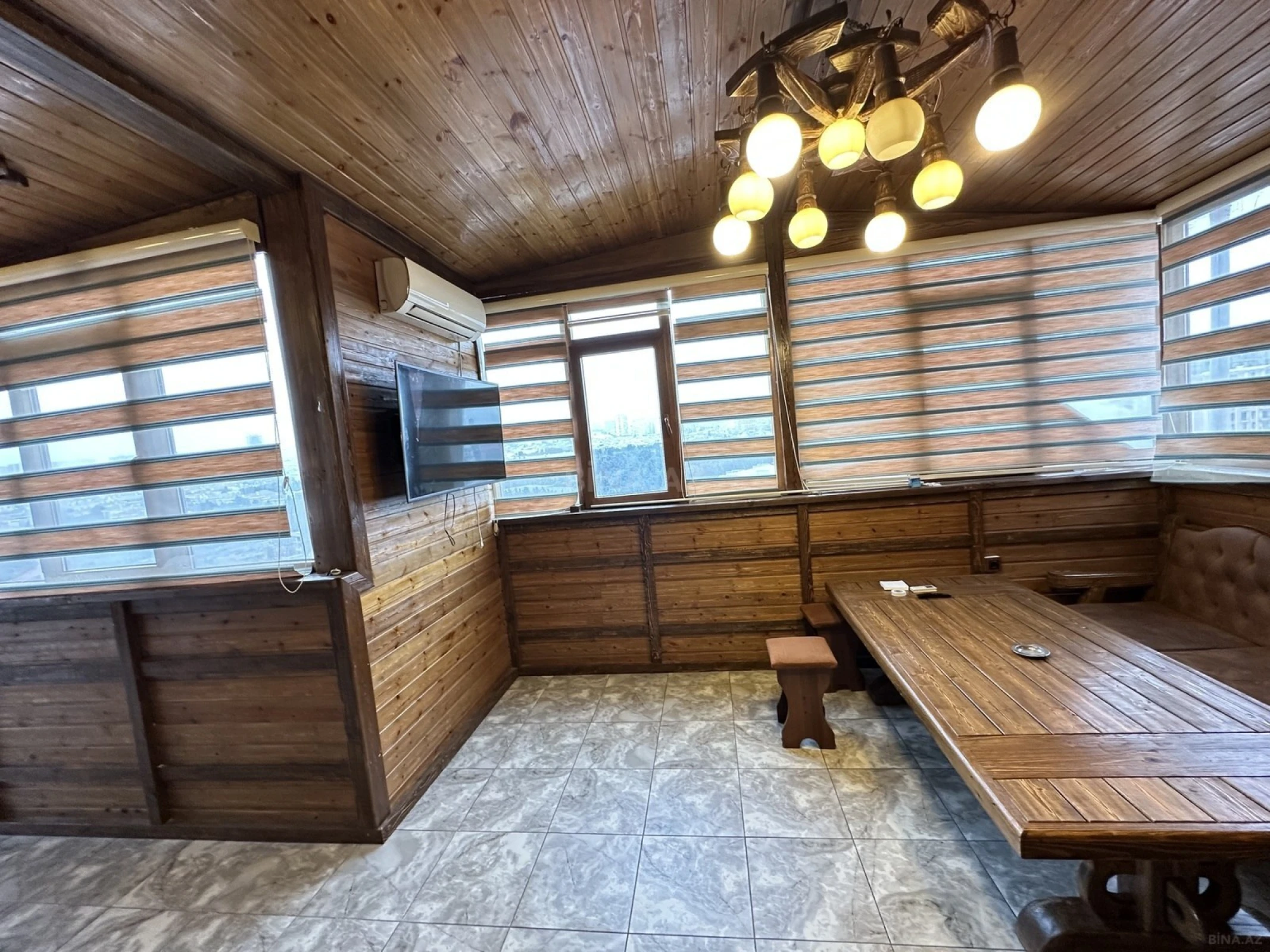 Kirayə verilir 4 otaqlı mənzil 230 m²