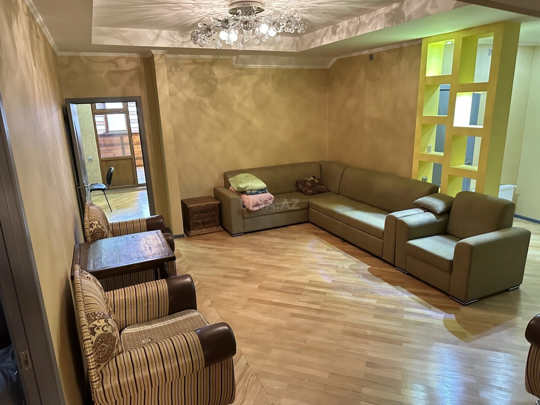 Kirayə verilir 4 otaqlı mənzil 230 m²