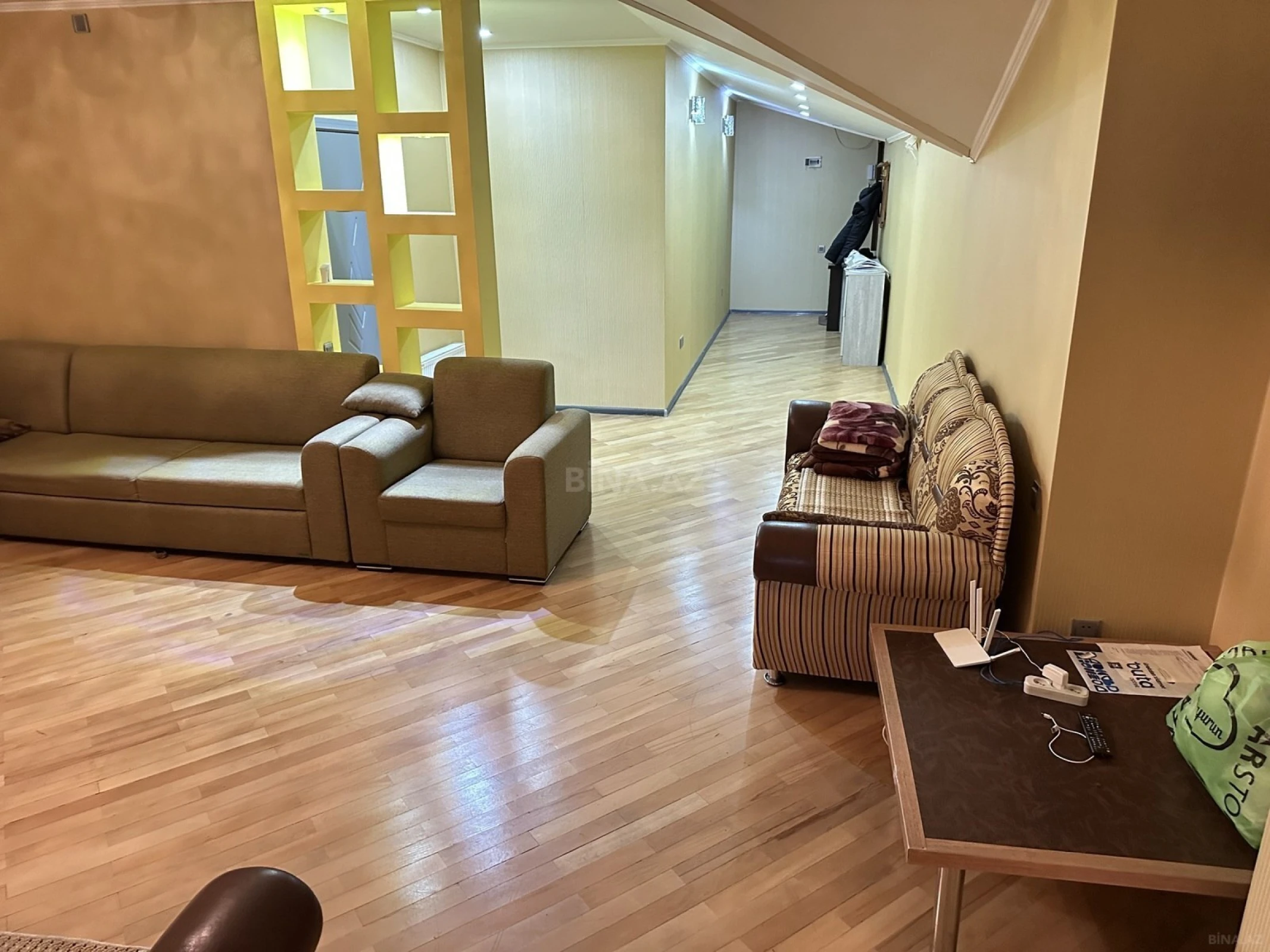 Kirayə verilir 4 otaqlı mənzil 230 m²