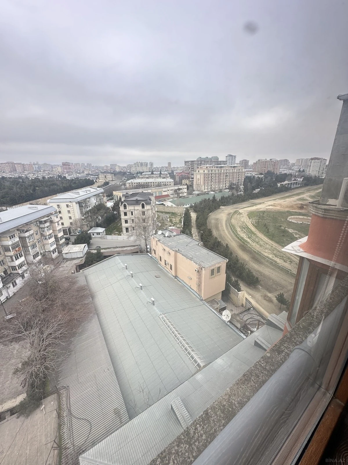 Kirayə verilir 4 otaqlı mənzil 230 m²
