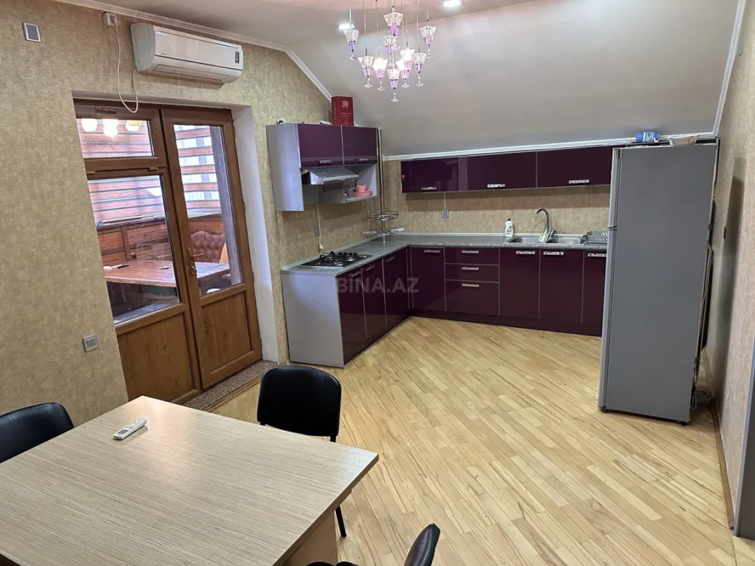 Kirayə verilir 4 otaqlı mənzil 230 m²