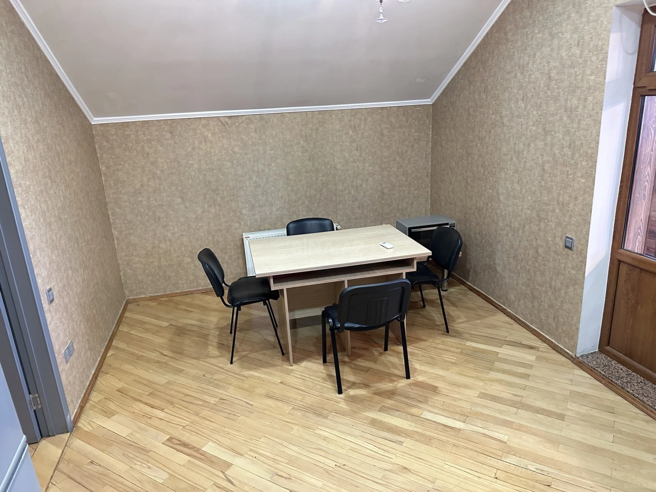 Kirayə verilir 4 otaqlı mənzil 230 m²