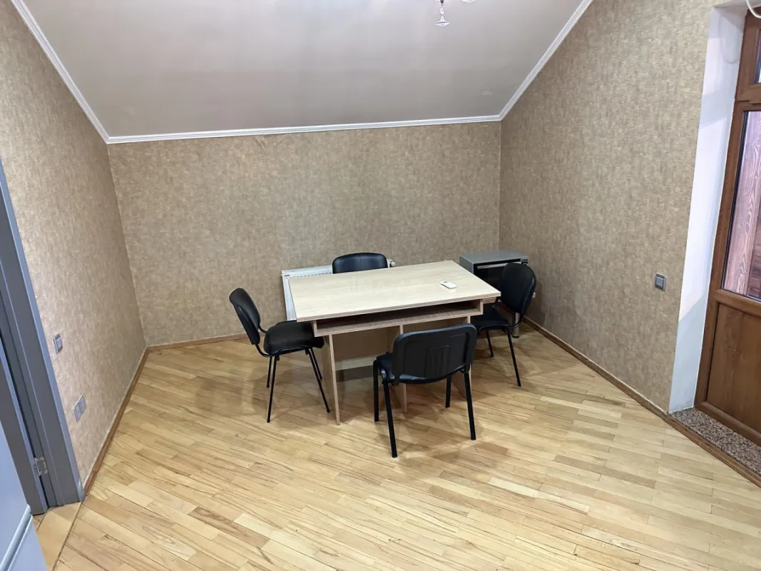 Kirayə verilir 4 otaqlı mənzil 230 m²