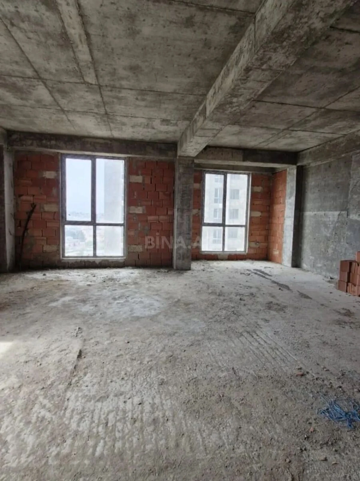 Satılır 2 otaqlı mənzil 69 m²