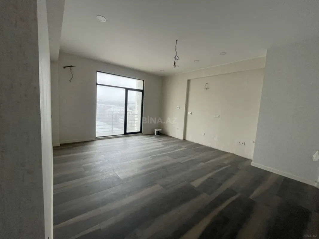 Satılır 5 otaqlı mənzil 240 m²