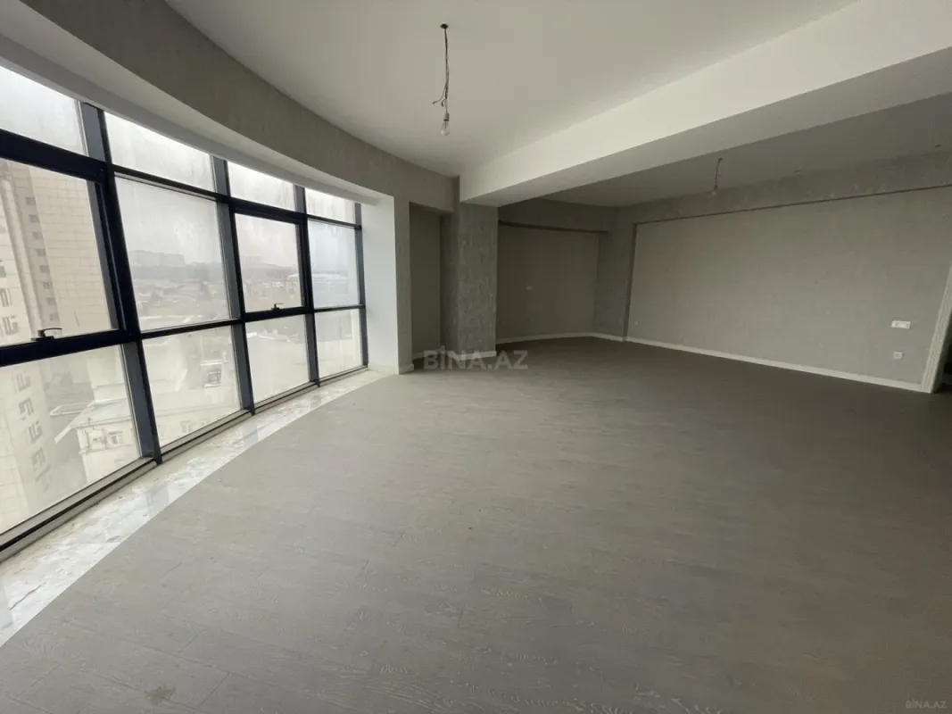 Satılır 5 otaqlı mənzil 240 m²