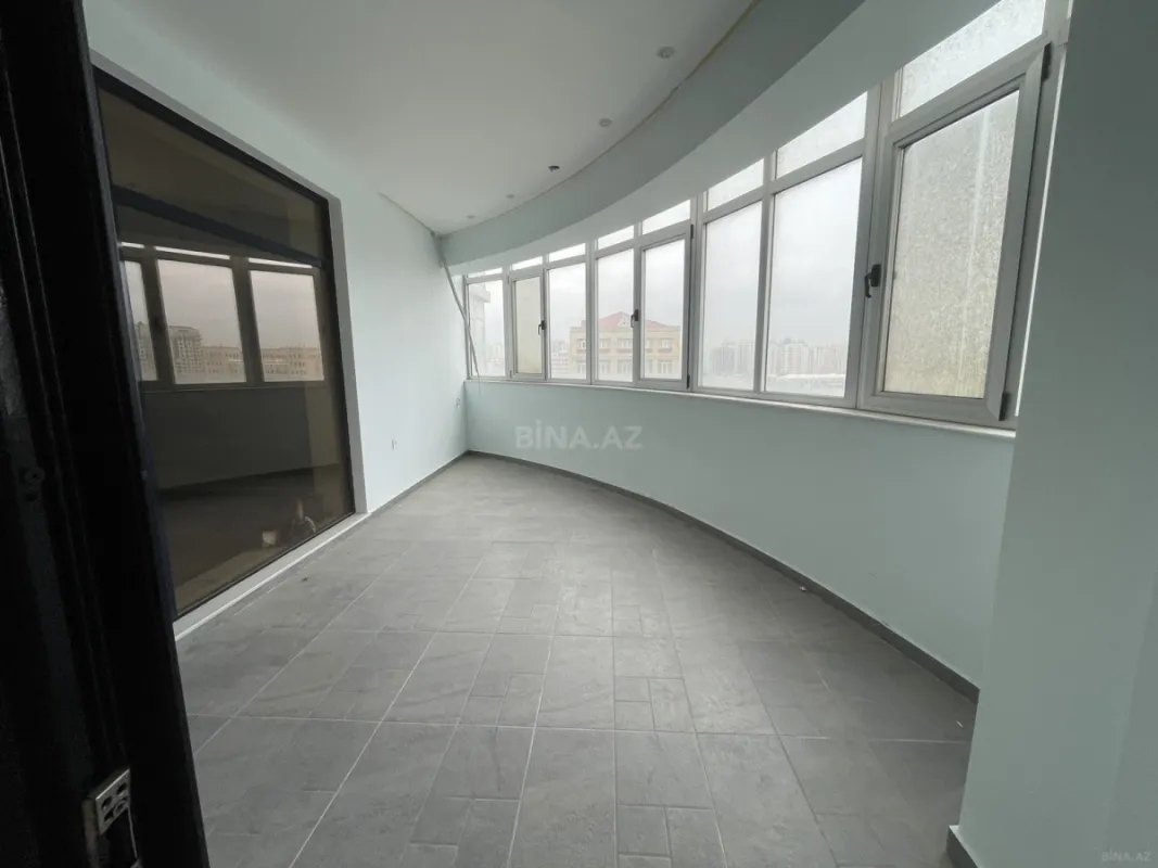Satılır 5 otaqlı mənzil 240 m²