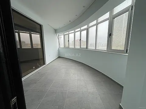 Satılır 5 otaqlı mənzil 240 m²