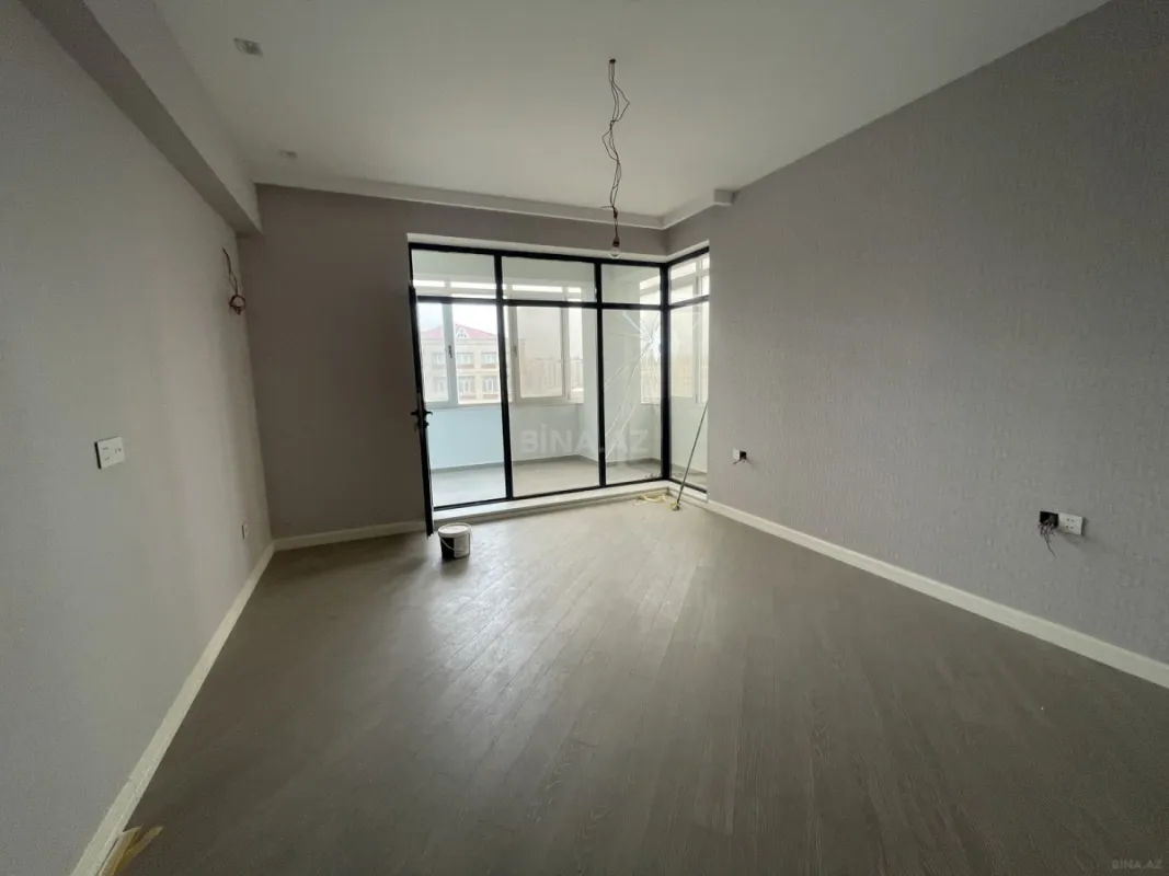 Satılır 5 otaqlı mənzil 240 m²