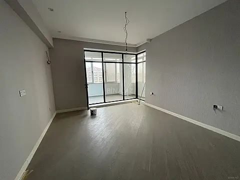 Satılır 5 otaqlı mənzil 240 m²