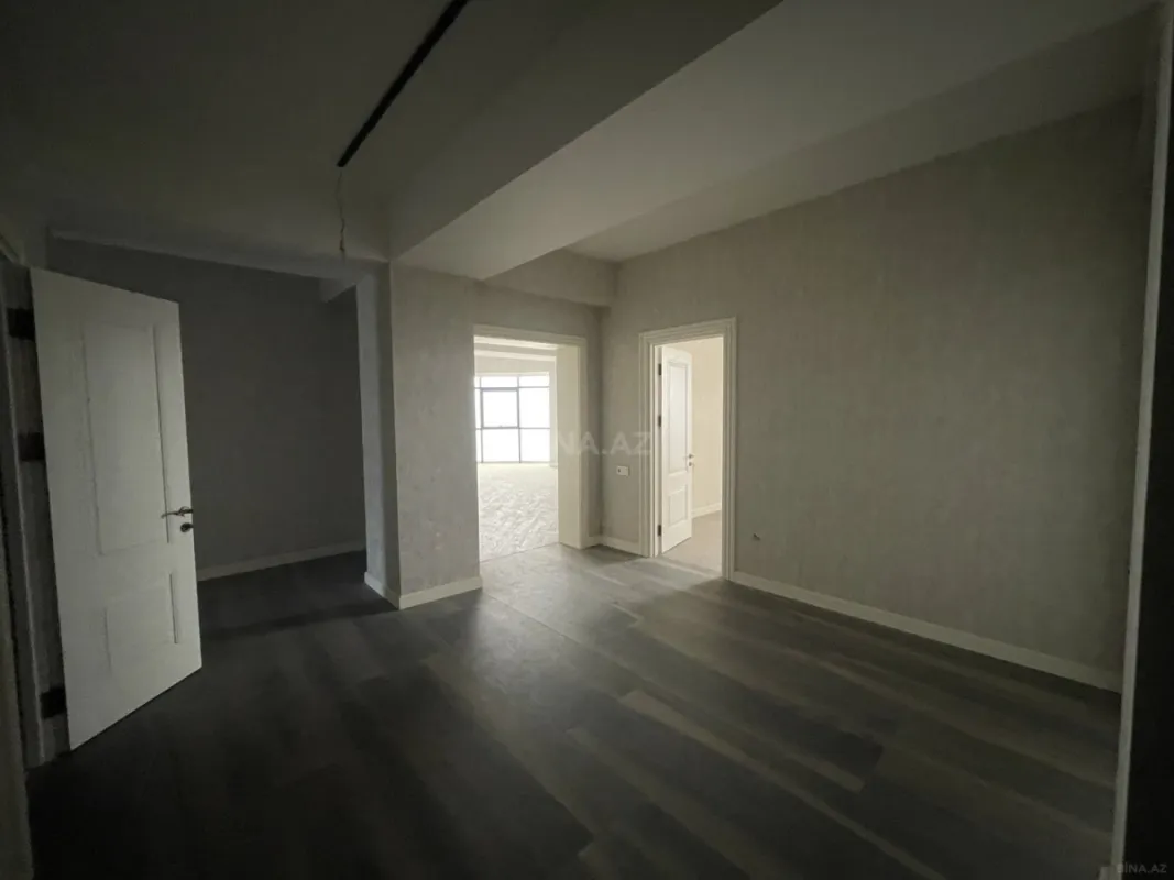 Satılır 5 otaqlı mənzil 240 m²