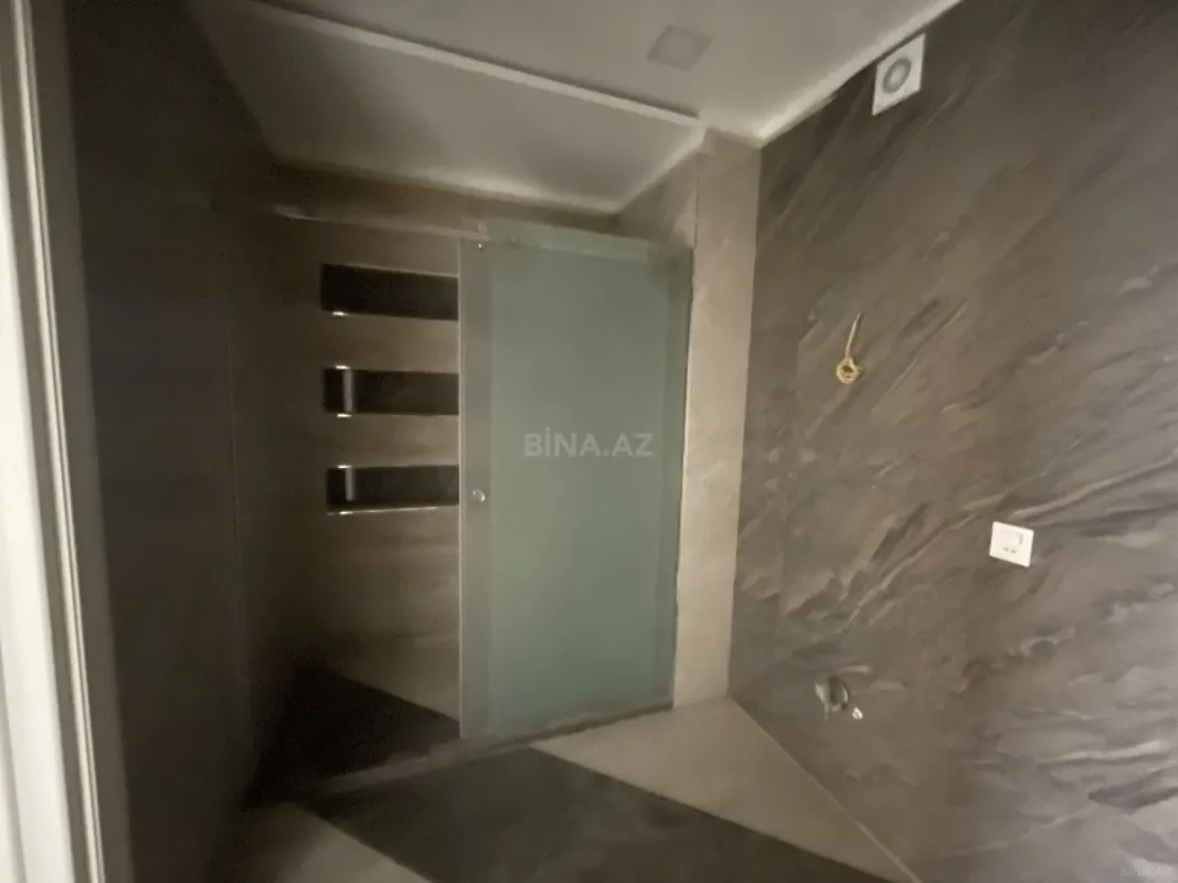 Satılır 5 otaqlı mənzil 240 m²