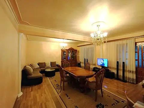 Kirayə verilir 4 otaqlı mənzil 155 m² — Bakı, Nərimanov 4 otaq 155.00 m²