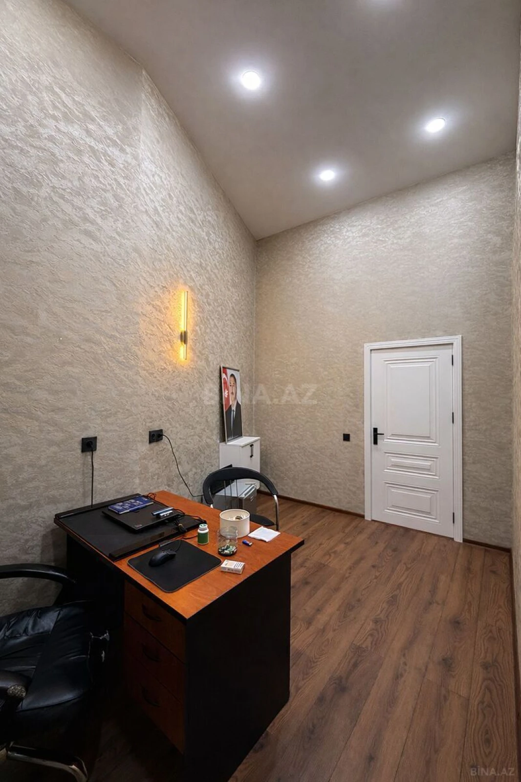 Kirayə verilir 2 otaqlı ofis 90 m²