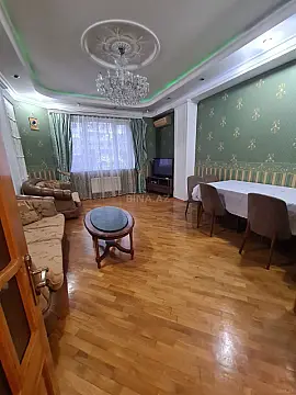 Kirayə verilir 2 otaqlı mənzil 85 m²
