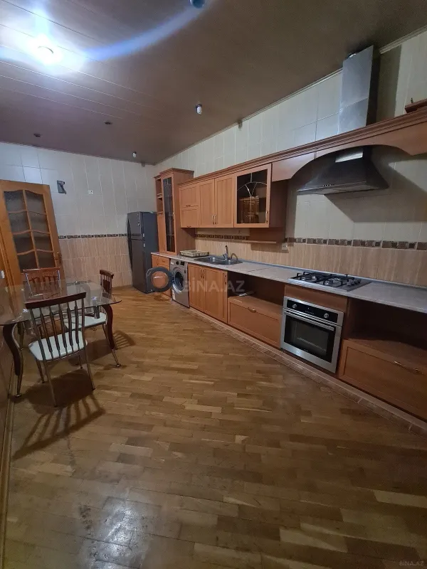 Kirayə verilir 2 otaqlı mənzil 85 m²