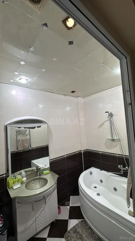 Kirayə verilir 3 otaqlı mənzil 141 m²