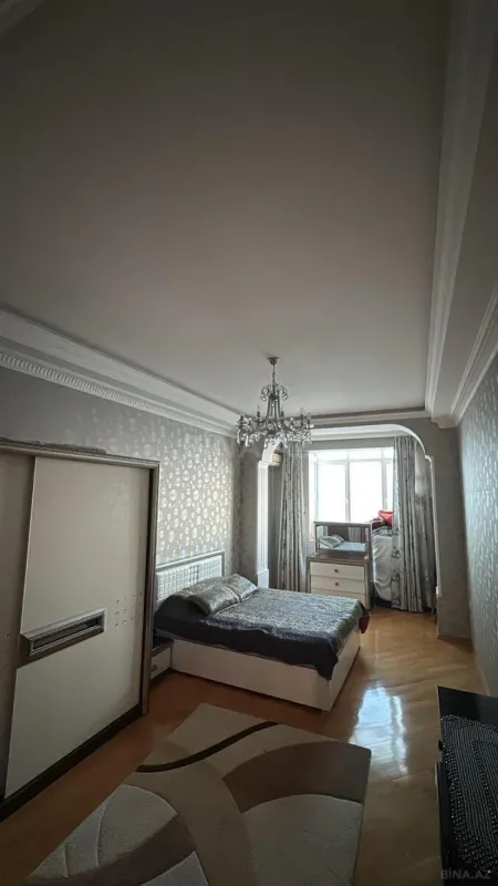 Kirayə verilir 3 otaqlı mənzil 141 m²