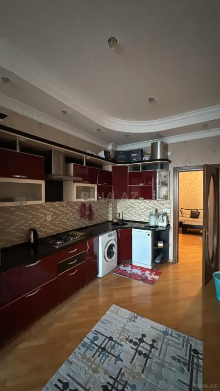 Kirayə verilir 3 otaqlı mənzil 141 m²