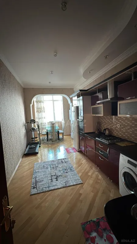 Kirayə verilir 3 otaqlı mənzil 141 m²
