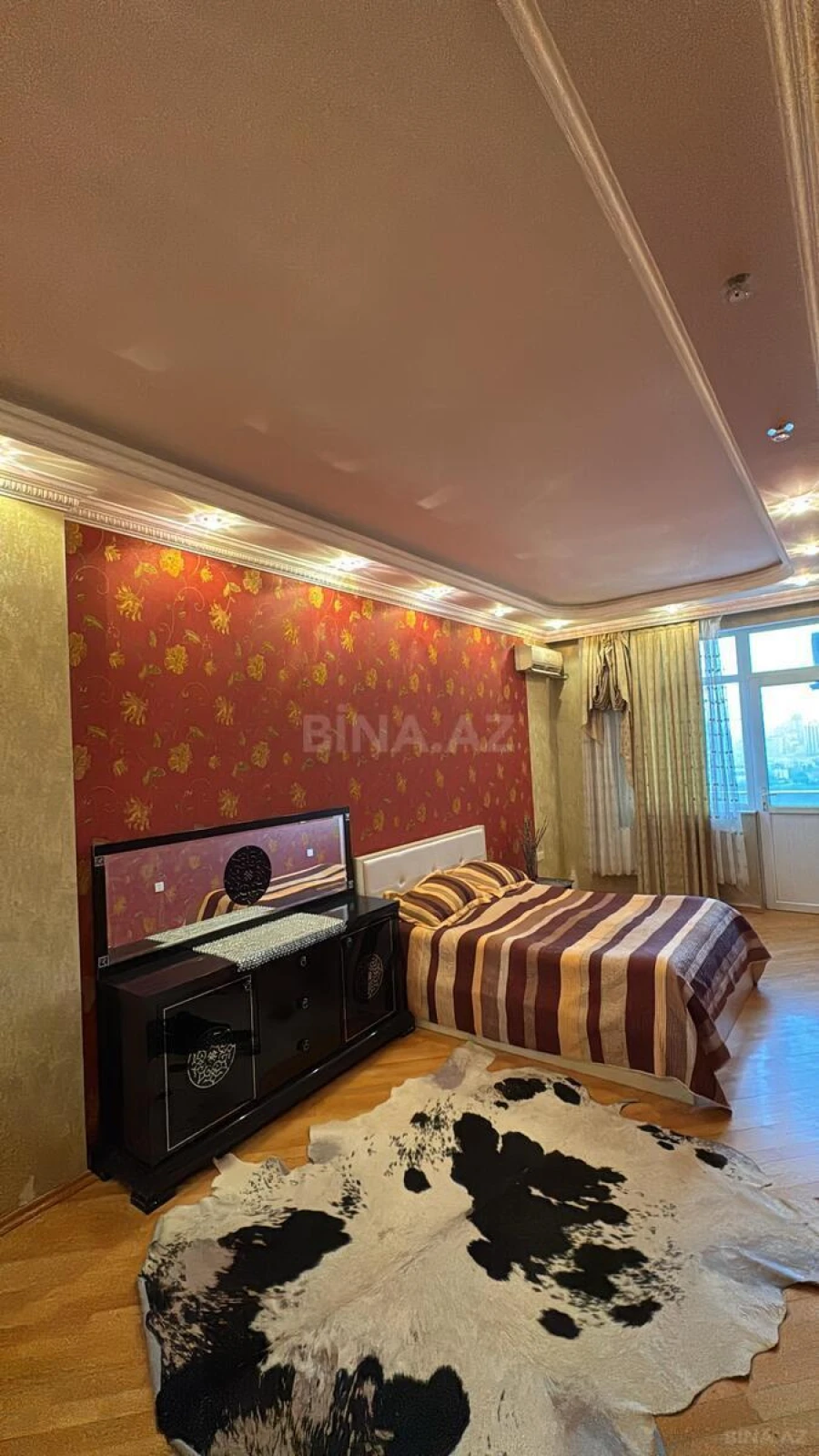 Kirayə verilir 3 otaqlı mənzil 141 m²