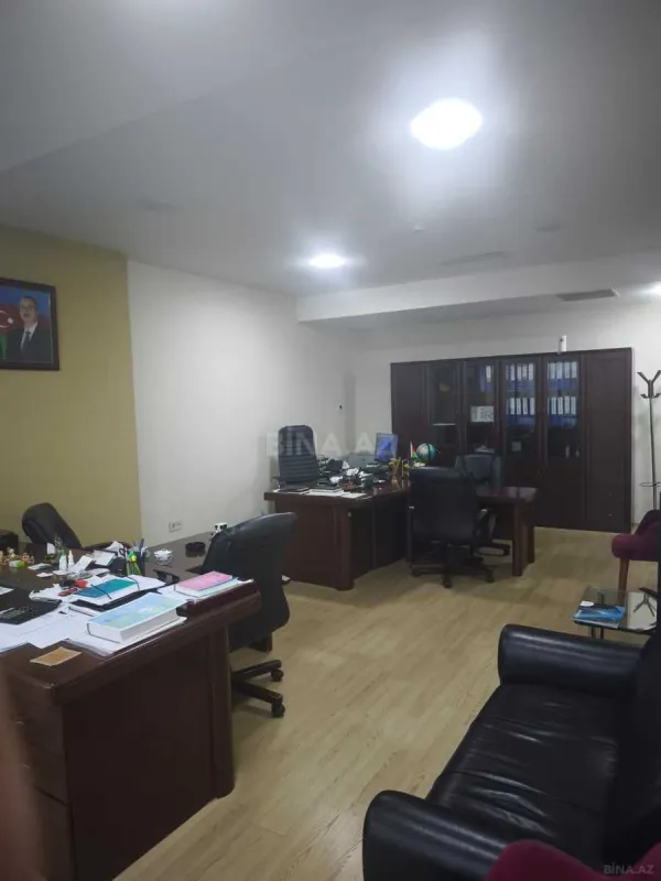 Satılır 7 otaqlı ofis 270.9 m²