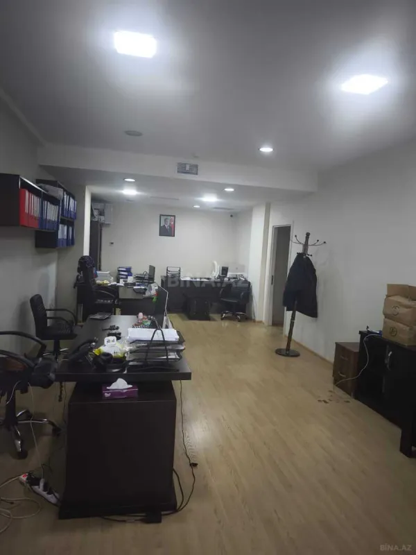 Satılır 7 otaqlı ofis 270.9 m²
