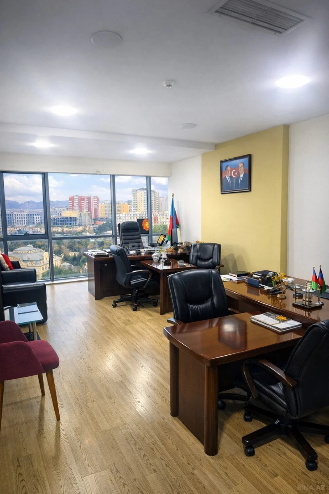 Satılır 7 otaqlı ofis 270.9 m²