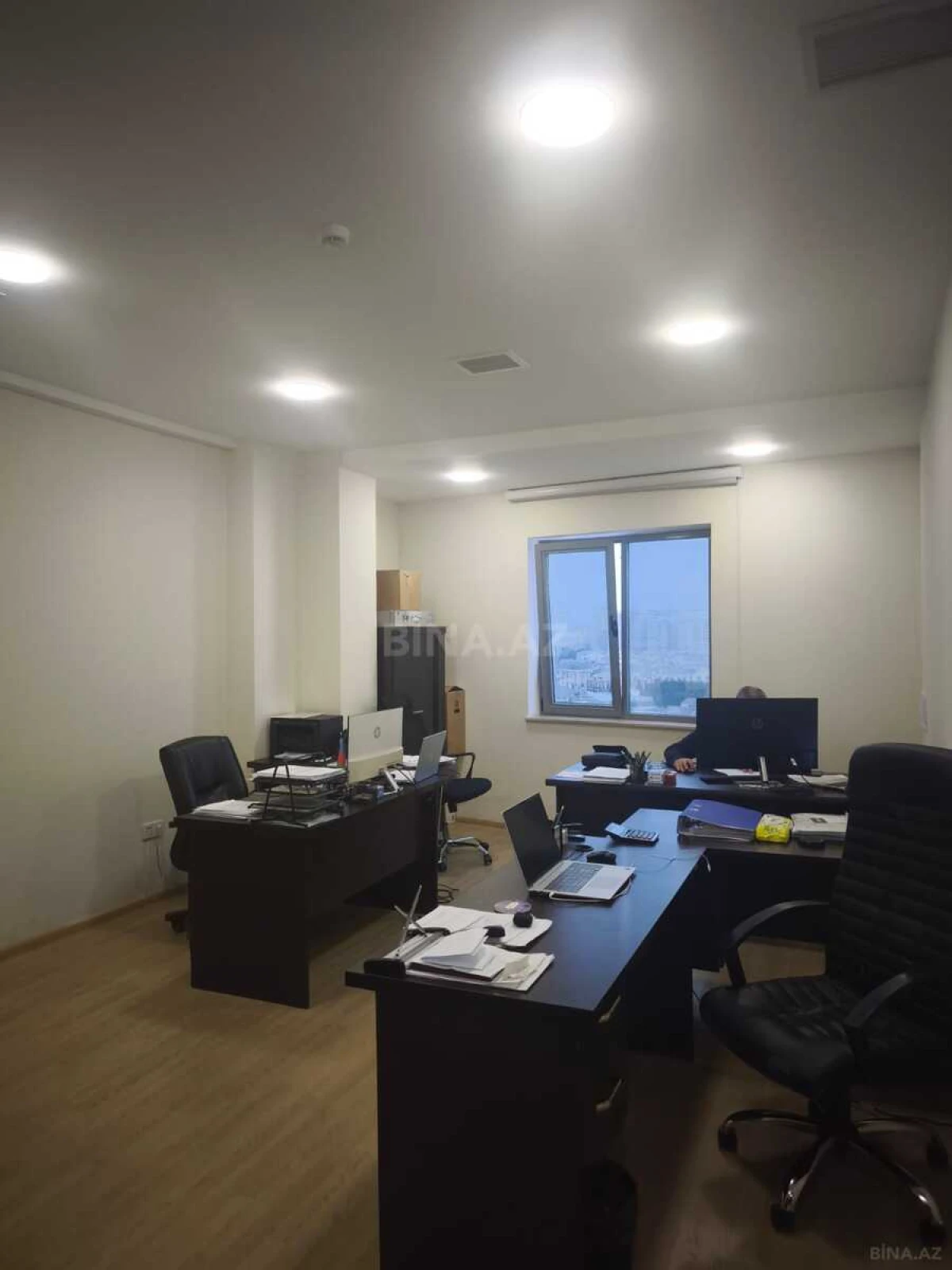 Satılır 7 otaqlı ofis 270.9 m²