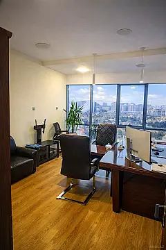 Satılır 7 otaqlı ofis 270.9 m²