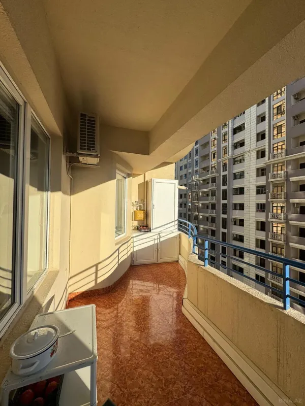 Satılır 4 otaqlı mənzil 185 m²