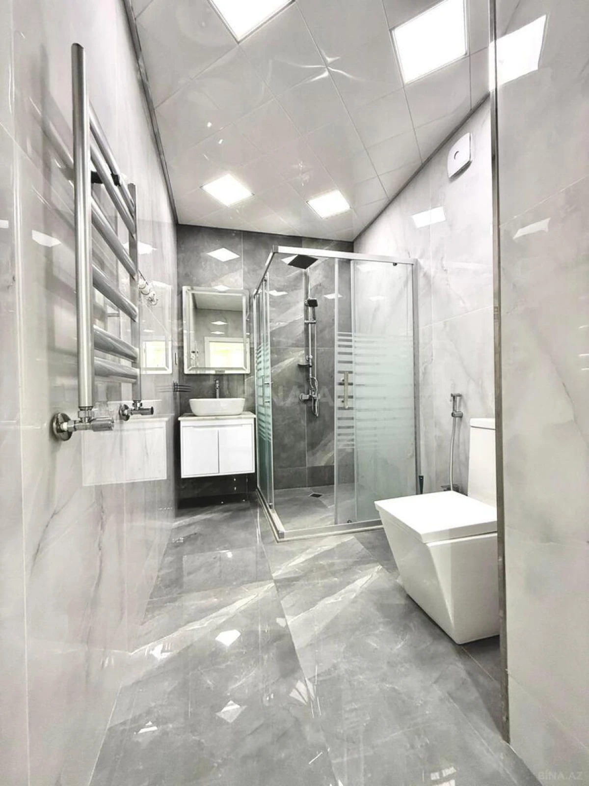 Kirayə verilir 2 otaqlı mənzil 90 m²