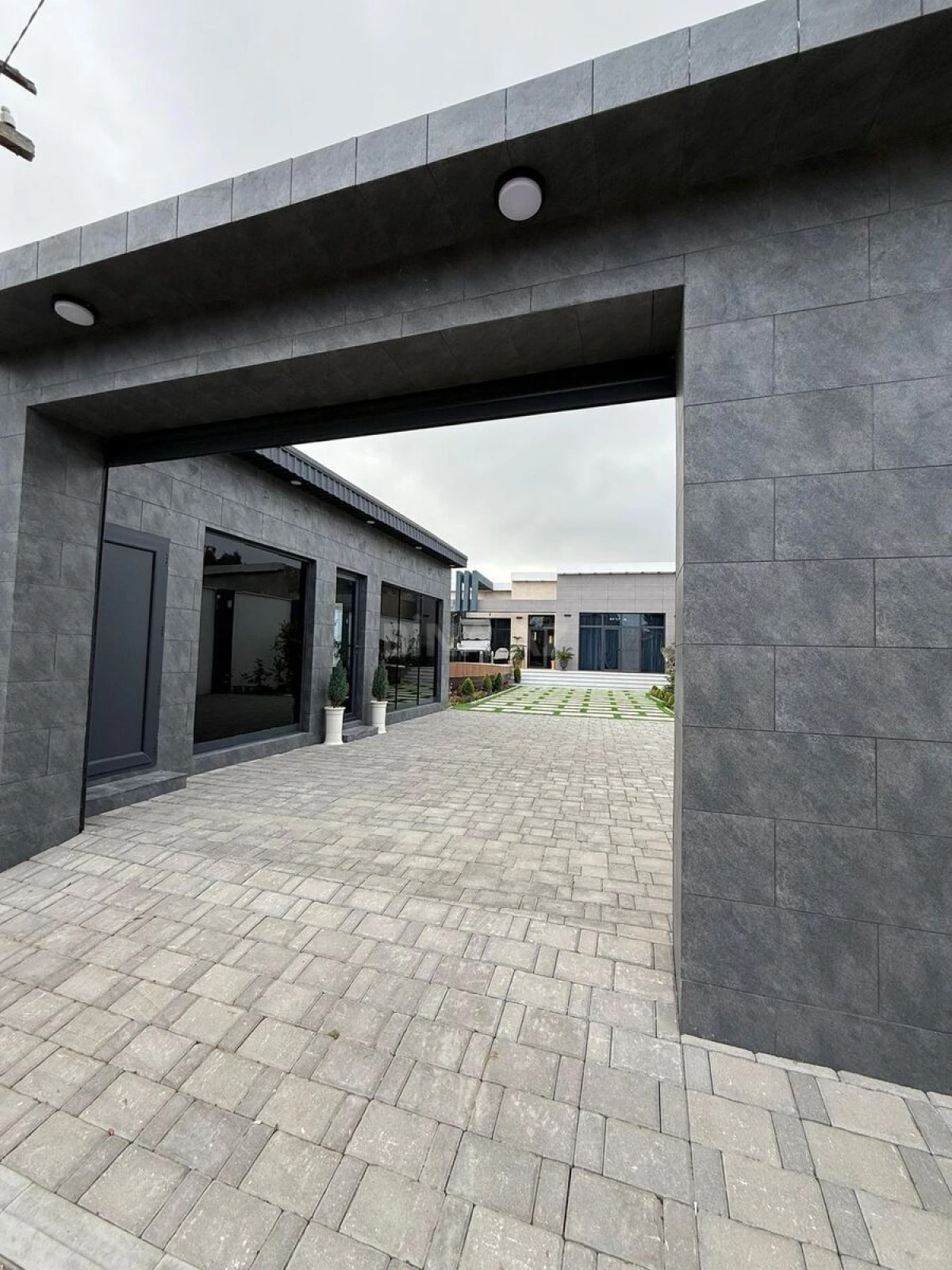 Satılır 4 otaqlı həyət evi 260 m²