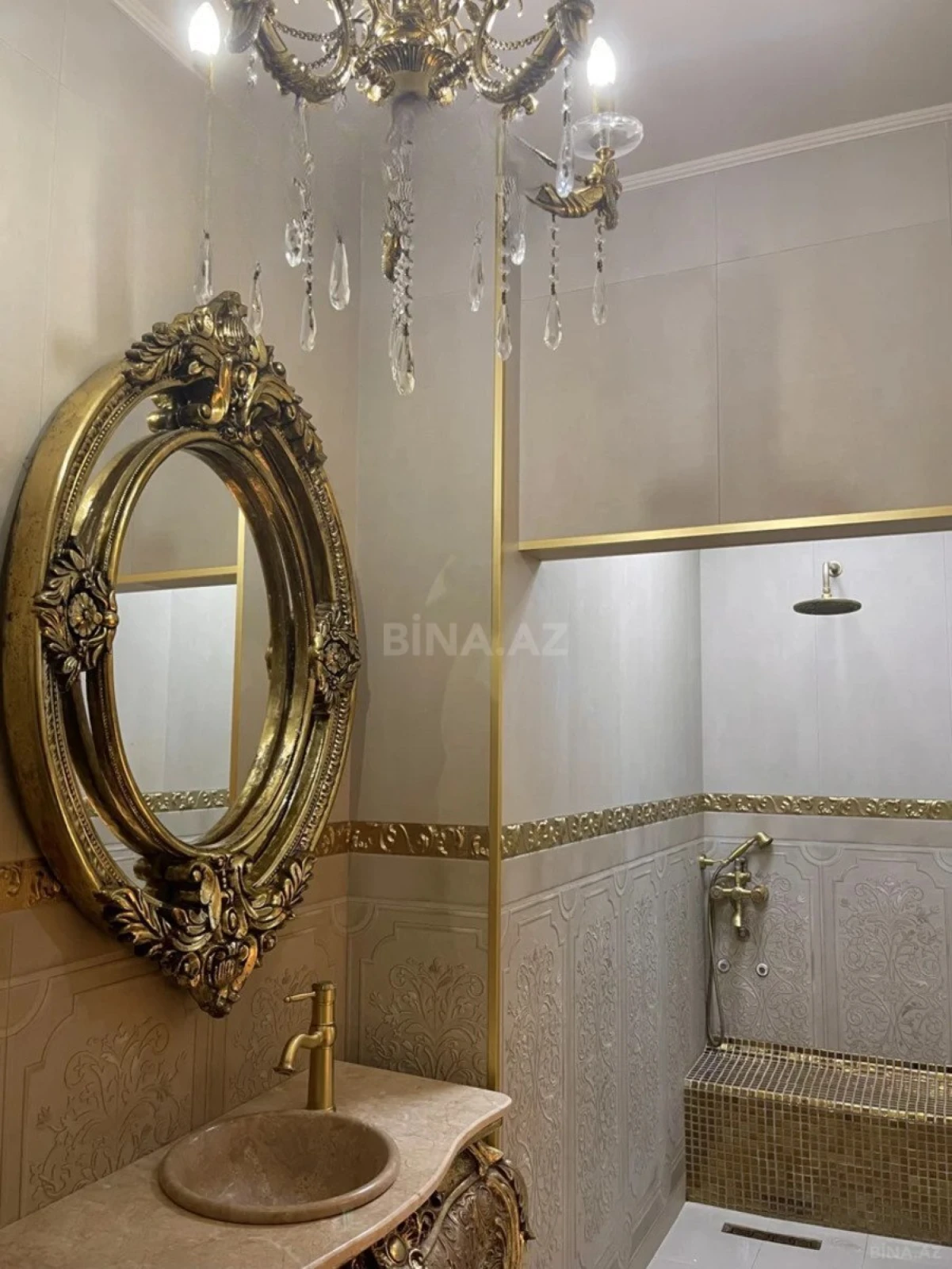 Satılır 4 otaqlı mənzil 186 m²