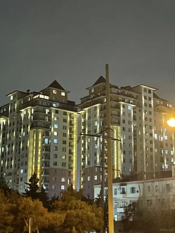 Satılır 4 otaqlı mənzil 186 m²
