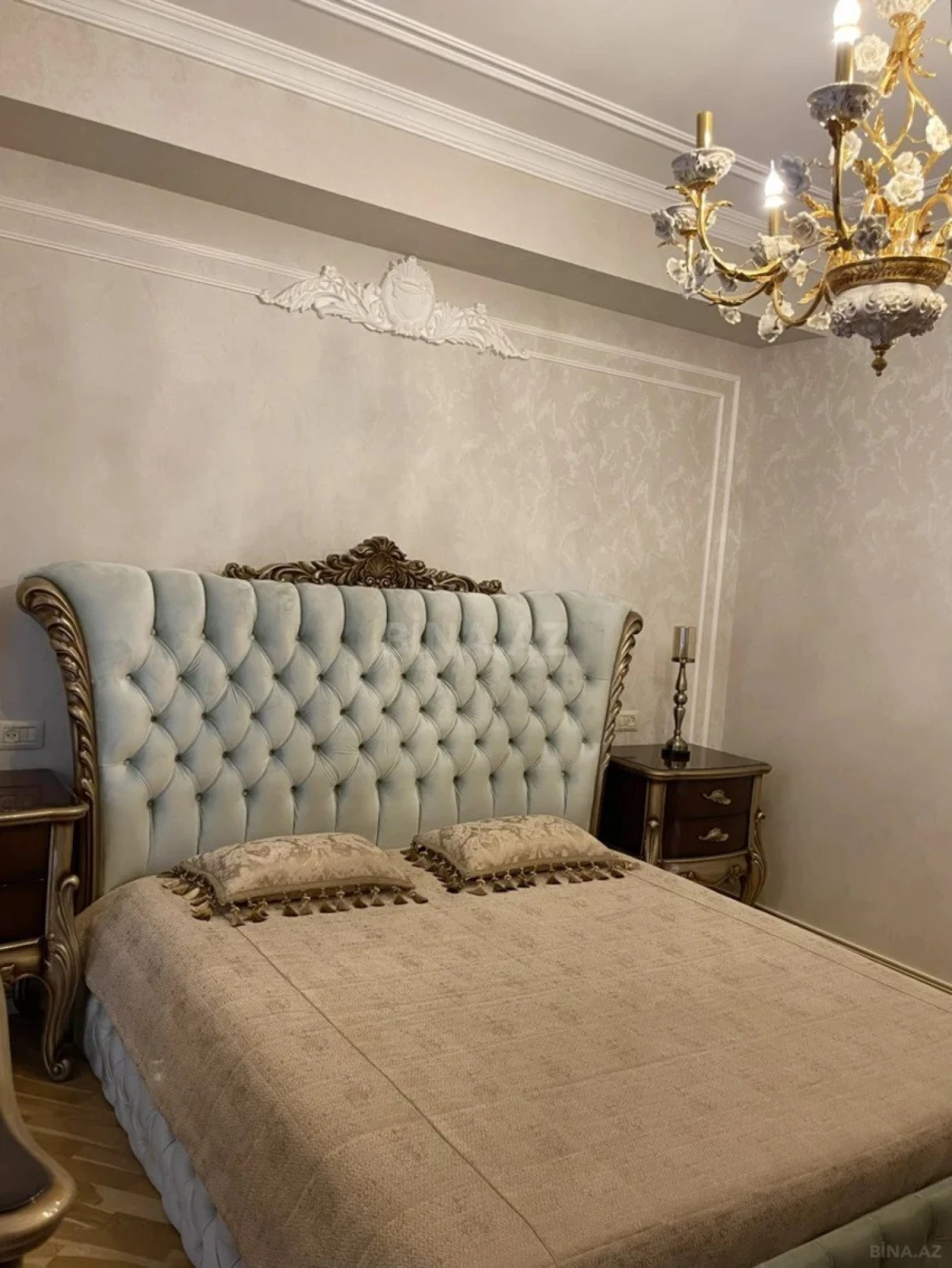 Satılır 4 otaqlı mənzil 186 m²
