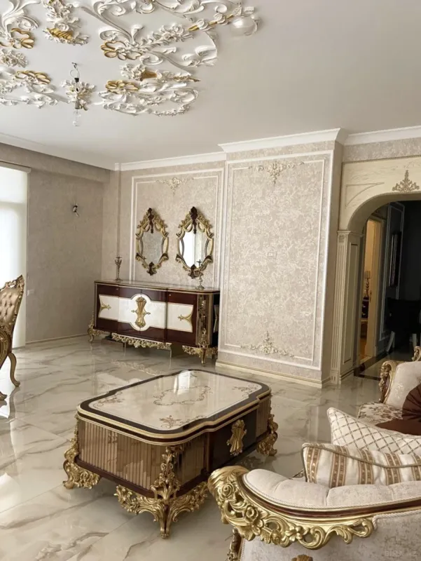 Satılır 4 otaqlı mənzil 186 m²