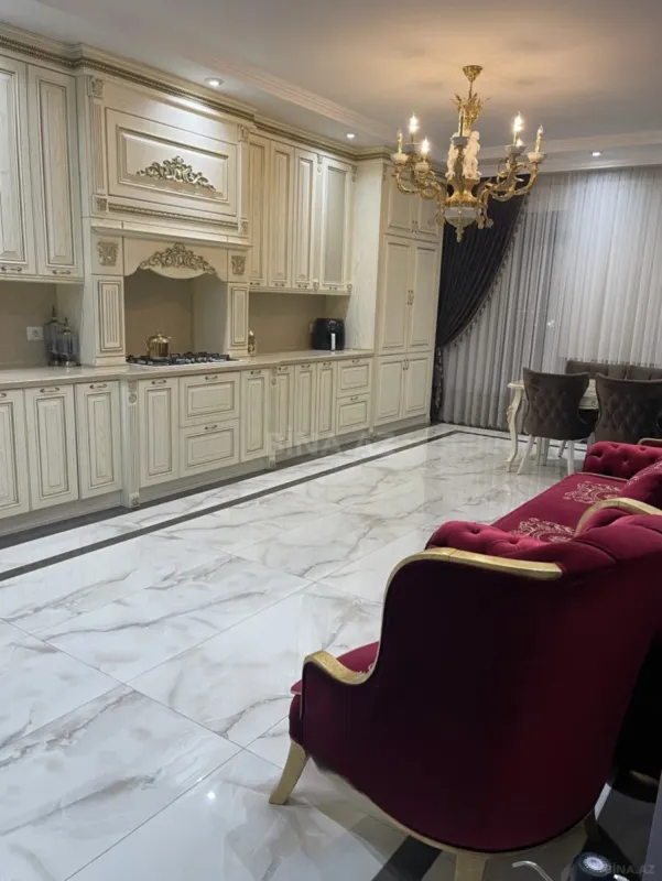 Satılır 4 otaqlı mənzil 186 m²